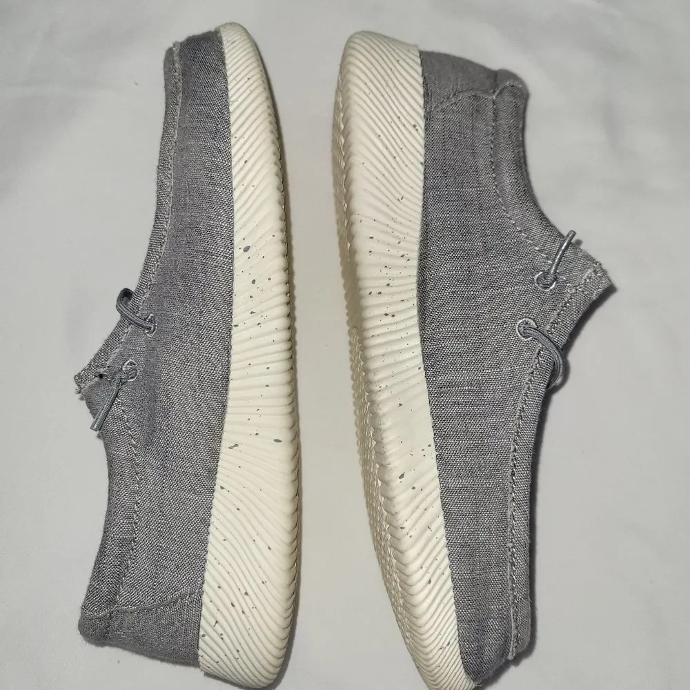 Crevo Size 4 Gray Casual Shoes